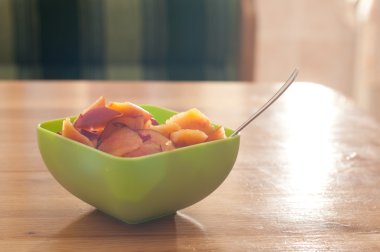 Porrige ve meyve ile kahvaltı için kase