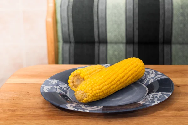 Corn on plate — Stock Photo, Image