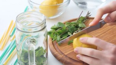 Limonata hazırlık. Pişirme kavramı.