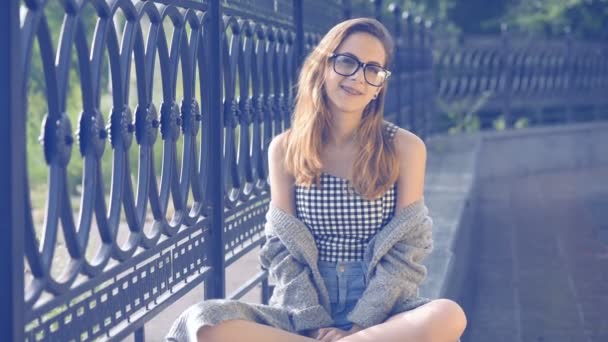 Close up of young girl looking to camera. — Stock Video