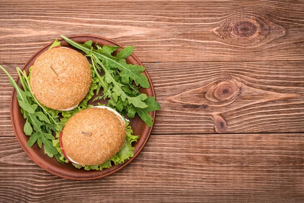 Hamburguesa casera fresca. Hamburguesa vegetariana.Fondos . — Foto de Stock