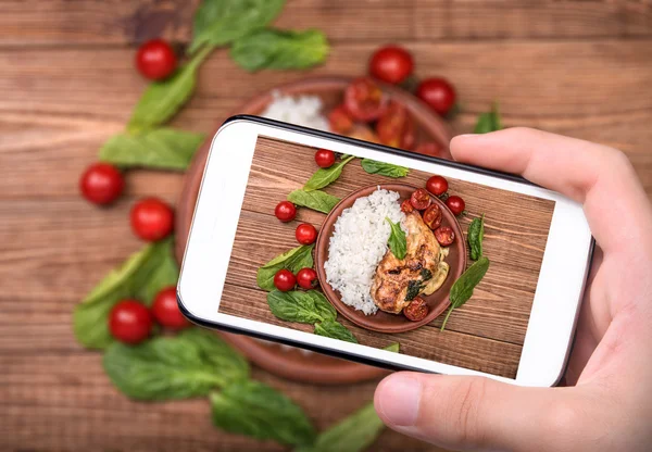 Spinach and cheese stuffed chicken breast with rice. — Stock Photo, Image