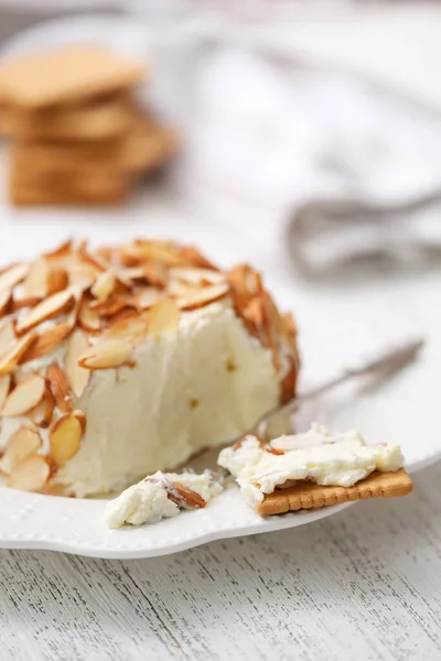 Palla Formaggio Classico Fatto Casa Con Cracker — Foto Stock