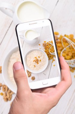 eller fotoğraf yulaf ezmesi smartphone alarak