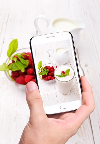 Hands taking photo milkshake with smartphone — Stock Photo, Image