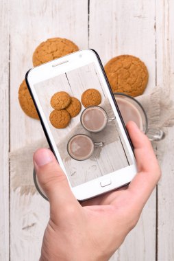 eller fotoğraf kakao ile smartphone alarak