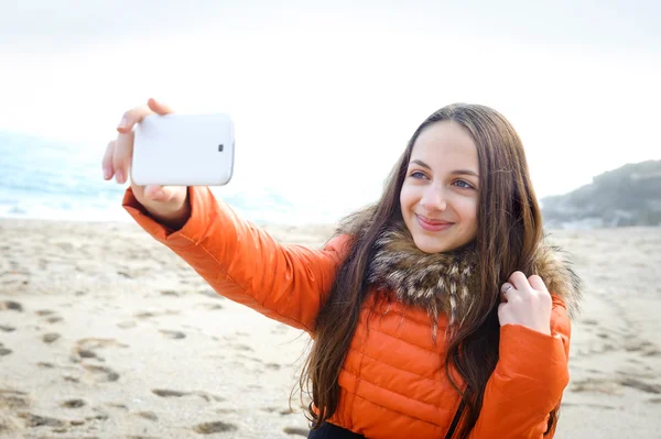 Vacker flicka tagit bilder av henne själv, instagram — Stockfoto