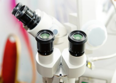 İnsan gözü vizyonunu ölçmek için Phoropter optik aygıtı