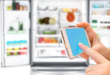 Buzdolabına telefonunu alışveriş listesine bağlı