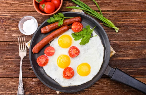 卵とソーセージで朝食 — ストック写真