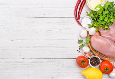 Çiğ tavuk göğsü filetosu..