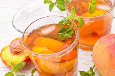 Buzlu çay şeftali ile.