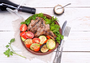 Izgara sebzeli ızgara kaburga.