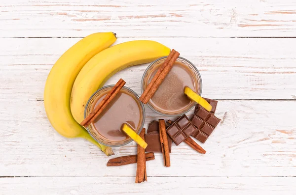 Choklad banan smoothie i ett glas . — Stockfoto