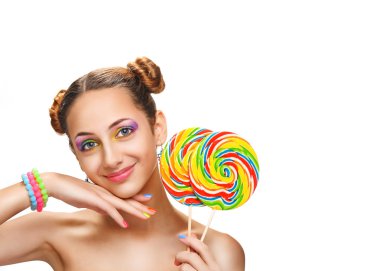 Kız yeme renkli lolipop. Lolipop.