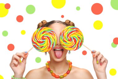 Kız yeme renkli lolipop. Lolipop.
