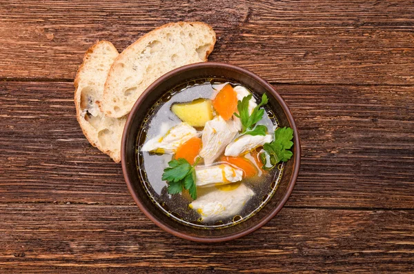 Sopa com frango e legumes. — Fotografia de Stock