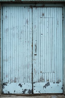 Mavi kapalı kapı