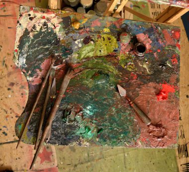 ressam tablo araçları dağınık