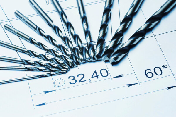 Набор сверл на чертежном листе
