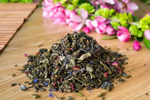 Blend of green tea on a table with colours4. — Stock Photo, Image