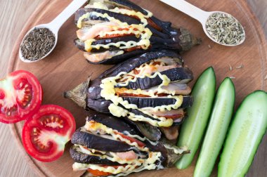 Akşam yemeği, fırında patlıcan.