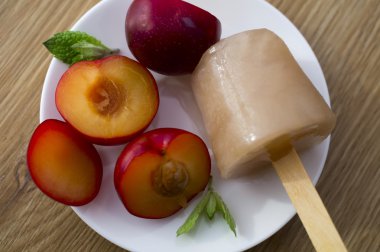 Kendi eliyle yapılmış Popsicles. 