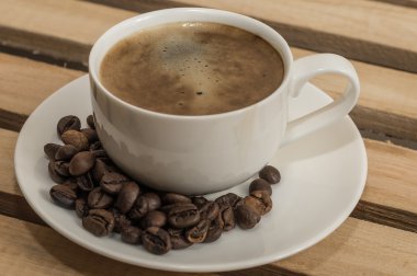 Kahve Kupası ve tahıl yemek üzerinde.