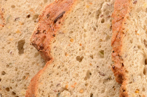 Bliska bochenek krojonego chleba — Zdjęcie stockowe