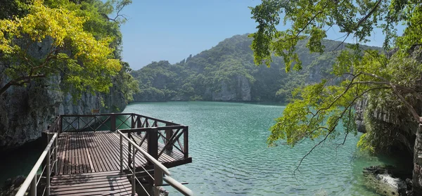 Vue sur le lagon sur l'île en Thaïlande — Photo