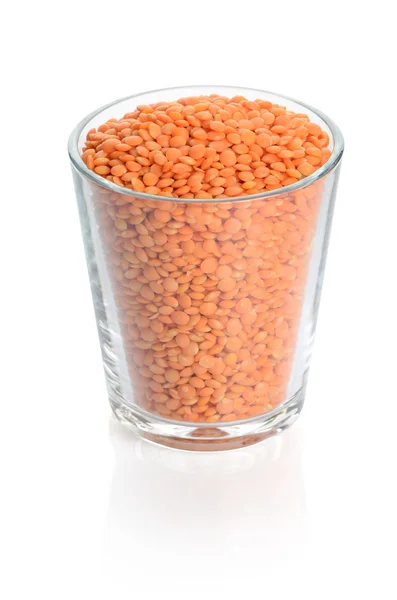 cam üzerinde beyaz izole kırmızı mercimek ile