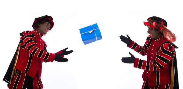 Zwarte Pieten throwing gift — Stock Photo, Image