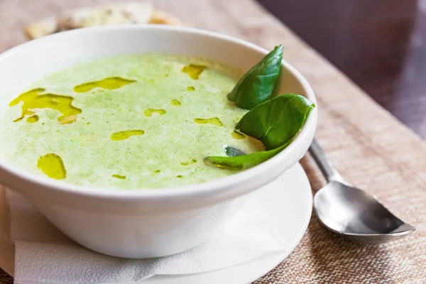 Broccoli and cheddar cheese cream soup — Stock Photo, Image