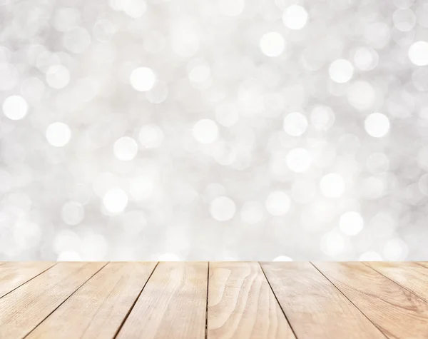 Mesa de madera sobre fondo abstracto blanco —  Fotos de Stock