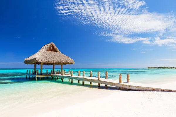 Hermosa playa tropical de arena blanca — Foto de Stock