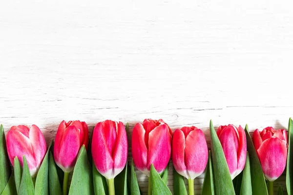 Prachtige Roze Tulpen Houten Ondergrond Wenskaart Met Tulpen Voor Moederdag — Stockfoto