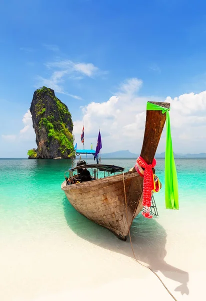 Thailandsk Tradisjonell Trebåt Vakker Sandstrand Øya Koh Poda Provinsen Krabi – stockfoto