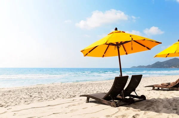 Beach Chairs Yellow Umbrella Beautiful Sand Beach Koh Samui Thailand — Stock Photo, Image