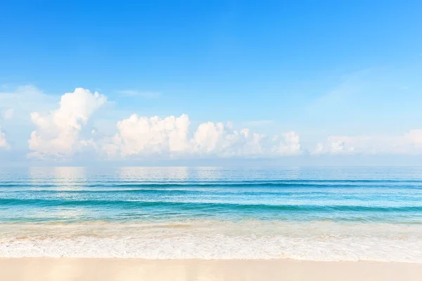 Błękitne Niebo Piękna Plaża Punta Cana Dominikana Wakacje Wakacje Tło — Zdjęcie stockowe