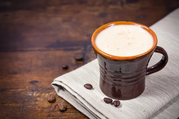 Kopje koffie op houten tafel — Stockfoto