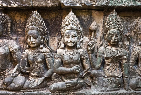 Apsara sculptată pe peretele Angkor Wat, cambodgia — Fotografie, imagine de stoc