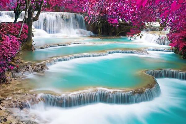 Turquoise water of Kuang Si waterfall — Stock Photo, Image
