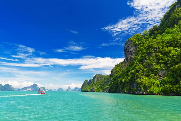 Paisaje tropical en la bahía de Pang Nga, Tailandia —  Fotos de Stock