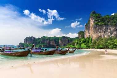 Krabi Tayland 'daki Railay plajı. Asya