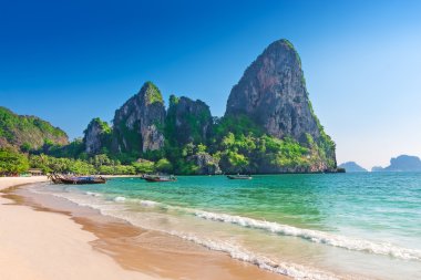 Krabi Tayland 'daki Railay plajı. Asya