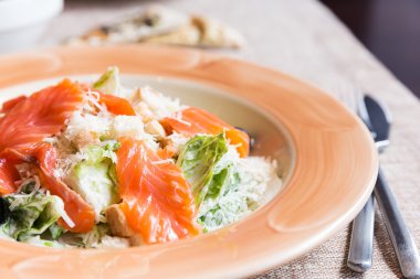 Somonlu Sezar salatası