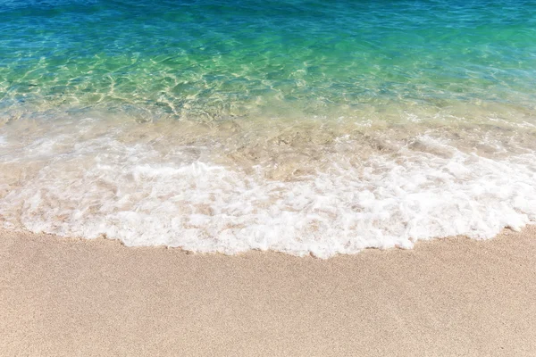 Valul mării pe plaja de nisip — Fotografie, imagine de stoc