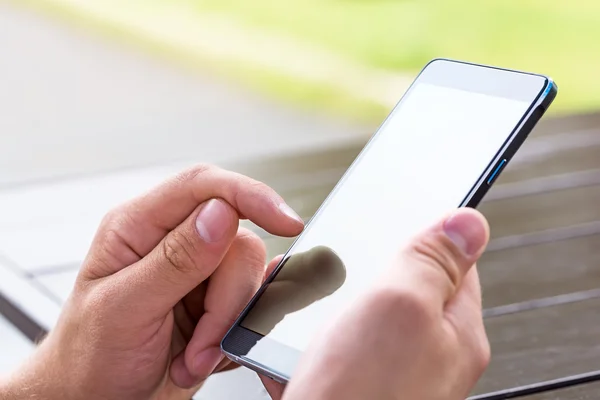 Man using his Mobile Phone outdoor — Stock Photo, Image