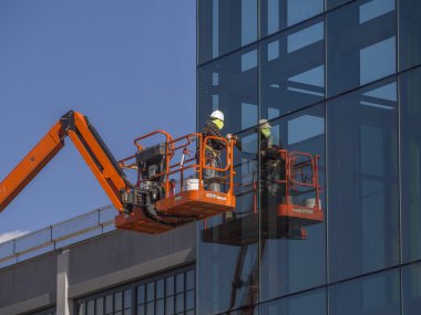 Installer ticari bina