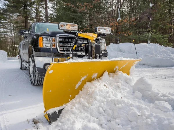 Snowplowing Pickup Truck Clearing Driveway Winter — Stock Photo, Image